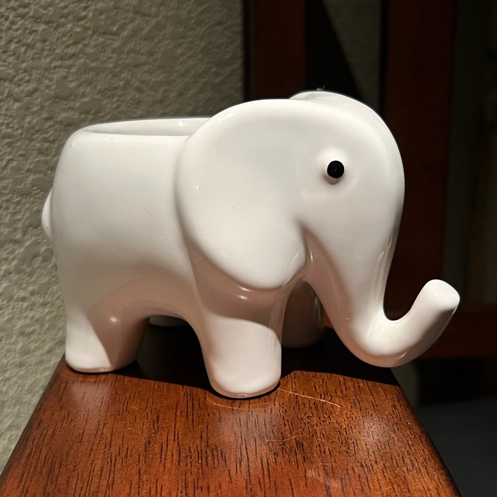 Ceramic Elephant Holder